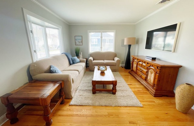 Coastal&Historic Charm - Short Walk to the Heart of Bristol and local favorites!