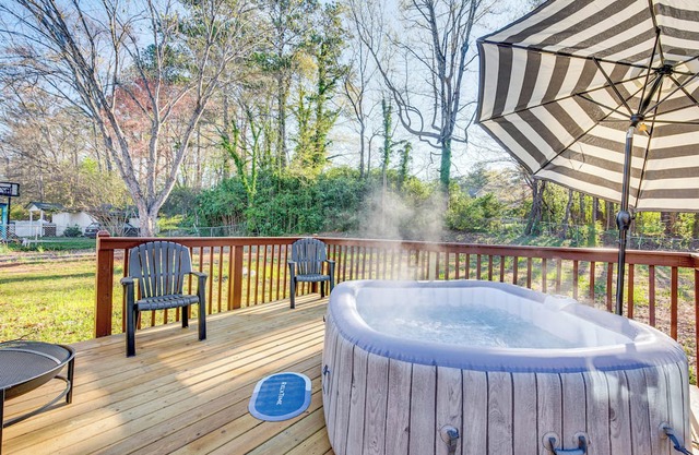 18 Mi to Downtown Atlanta: Quiet Home w/Fire Pit