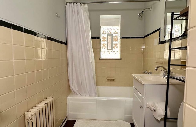 Amazing Downtown Location! Quiet & Spacious!