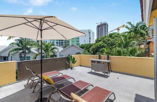 Downtown Home: 5 Beds/Rooftop Patio/Water Taxi