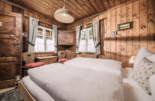 Mountain hut Hochpillberg