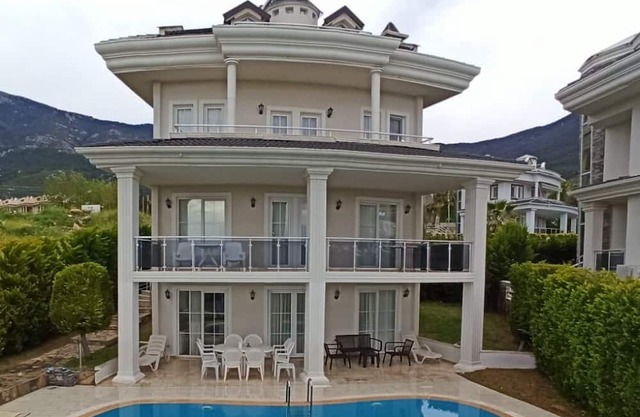 Spacious 5-bedroom villa with WiFi and AC in serene Ölüdeniz