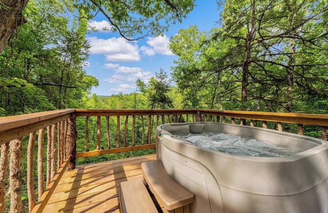 Bungalow Retreat with Hot tub!