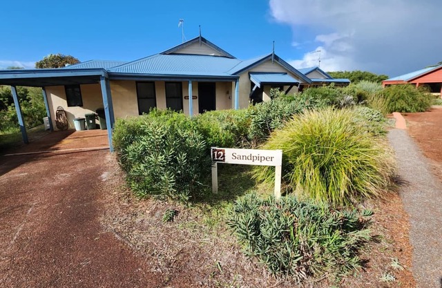Cosy Cottage Sandpiper | Ocean Views | Beautiful Beaches