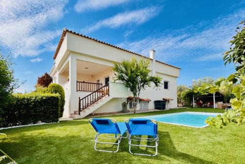 Stunning Greek villa, private pool, beach, sleeps 2-8