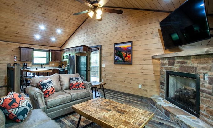 Pigeon Forge Cabin | Picturesque Paradise - Hot Tub & Community Pool!