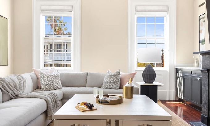 Cannonborough Elliotborough Apartment | Thomas Waring Suite A: Where History Meets Luxury