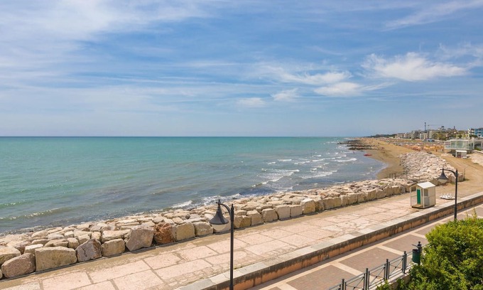 Old Town Apartment | Centrally located apartment with sea view