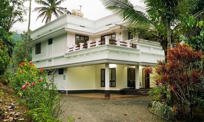 Devikolam Resort | Posh Rooms/Peaceful and Green Part of Munnar