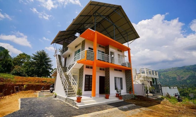 Moolakadai House | Colorful Artifacts and Modern Decor Hut Stay