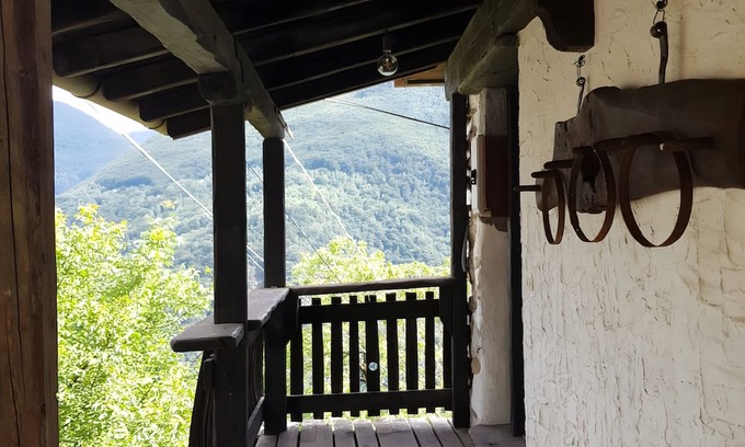 Lunecco House | Holiday Home 'Casa Grande' with Private Garden, Balcony and Wi-Fi