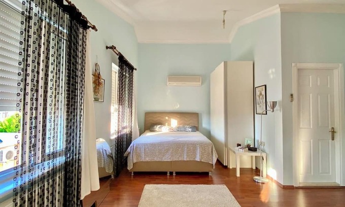 Konyaalti Apartment | Luxury Terrace Floor, Near Konyaalti Beach with Stunning Mountain Views