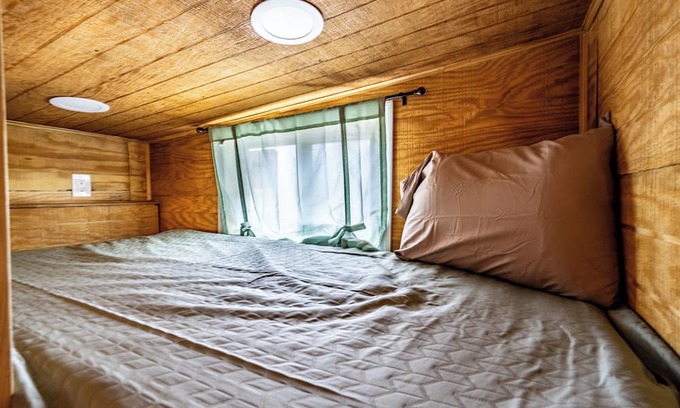 Wesconnett Cabin | Love nest in the woods: cozy tiny house getaway