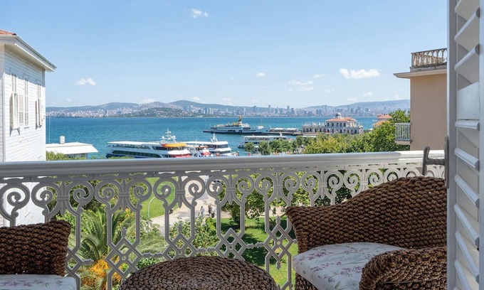 Adalar Apartment | A luxury palace apartment with an amazing sea view in Princess Islands
