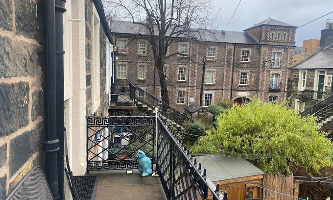 Tollcross Cottage | Charming 2-bedroom cottage in enchanting central location in Edinburgh