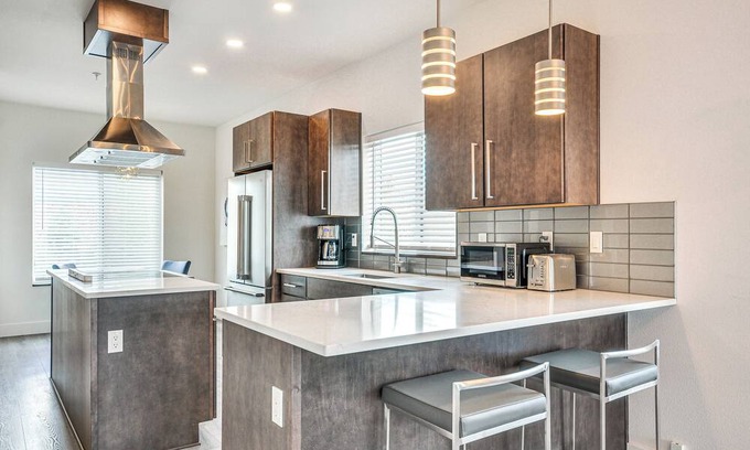 Lyle House | Oregon Retreat w/Balcony: Steps to Columbia River