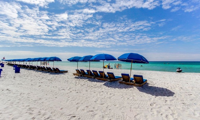 Kiska Beach Cottage | Sun-soaked cottage near the beach, AC, W/D, WiFi
