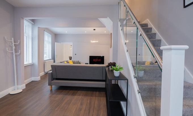 Northumberland Park House | Stunning 3 Bedroom House-Tottenham Stadium-parking