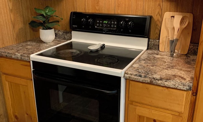 Evans Cottage | Peaceful & Stylish Cottage; Sun Sets, Country Views & River Banks. Pet Friendly!