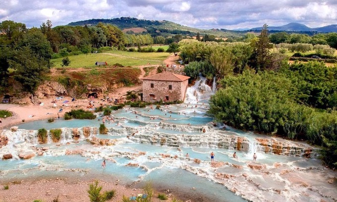 Manciano Apartment | Romantic tuscan tower house for 2