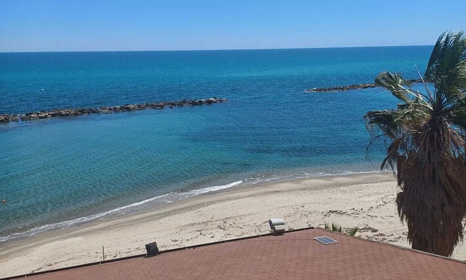 Torre Melissa Apartment | Homerez - 80m² Apartment in Torre Melissa with Garden