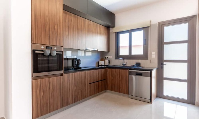 Kato Polemidia Apartment | Kyvelis I - Three Bedroom Apartment, Sleeps 4