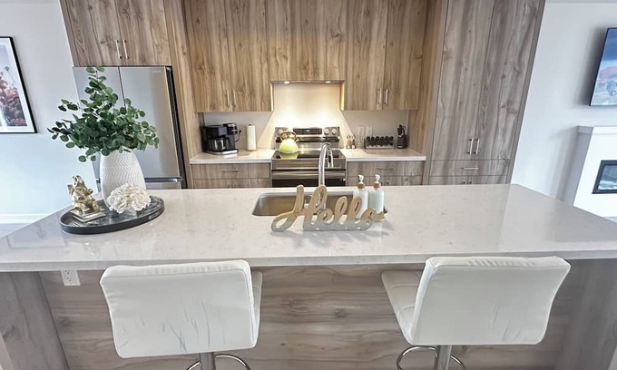 Oakville House | Spacious Newly Built 4BR Townhouse in Oakville