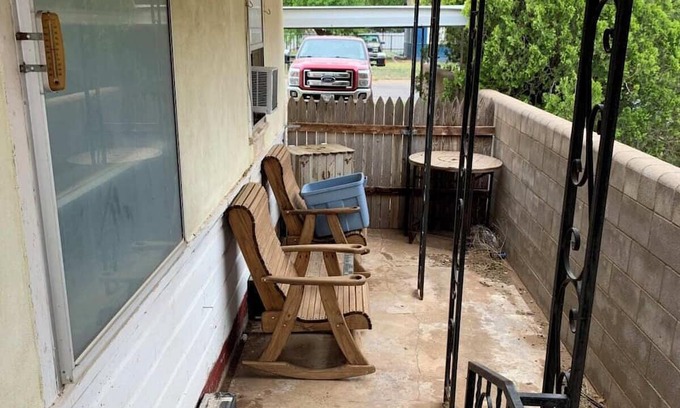 Farwell House | Clean, Quiet, Comfortable Home