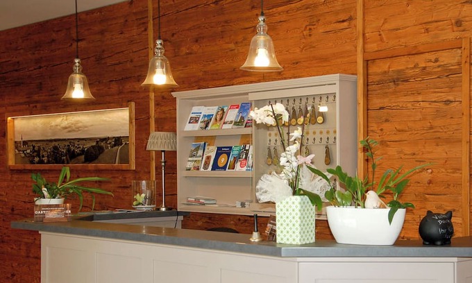 Fridolfing Apartment | Gemütliches Dreibettzimmer mit Dusche/wc, Minibar und Balkon