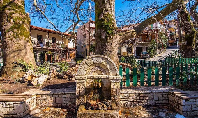 Eptalofos Condo | Eptalofos Guesthouse - Triple Room with Balcony