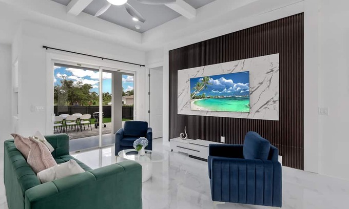 Sunshine House | New Built Modern Vacation Home With Fully Fences