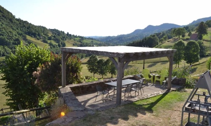 Mandailles-Saint-Julien Cottage | Gite Mandailles-Saint-Julien, 2 bedrooms, 4 persons