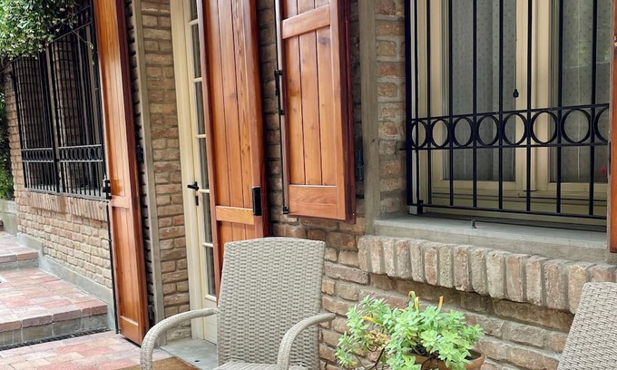 Ferrara Apartment | Elegant flat 5 min from the centre of Ferrara, with private garden and parking.