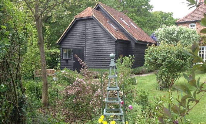 Much Hadham Apartment | Rural retreat B&B Herts, 20 mins from Stansted Airport, 50 mins from London