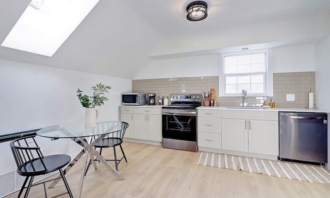 Fredericton Apartment | This apartment is a 2 bedroom(s), 1 bathrooms, located in Fredericton, NB.