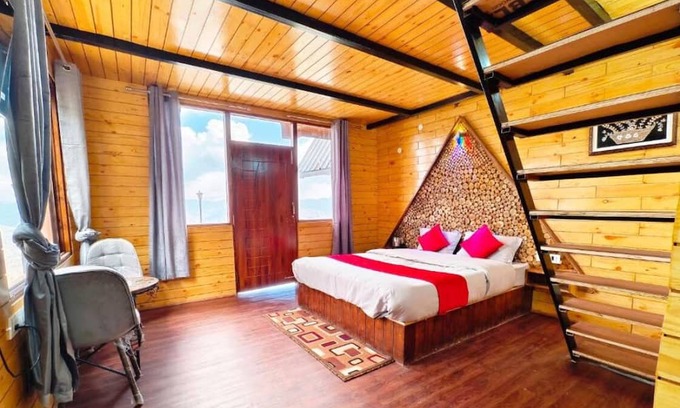 Fagu Cottage | Family Room with Mountain View - Snowind Cottages