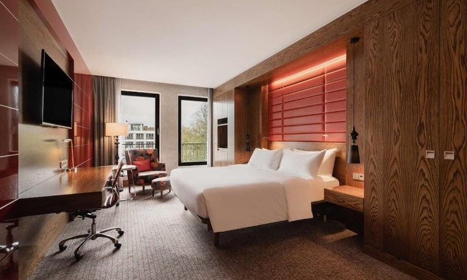 The Hague Center House | Make Memories in Den Haag! 3 Relaxing Units, Pets Allowed!