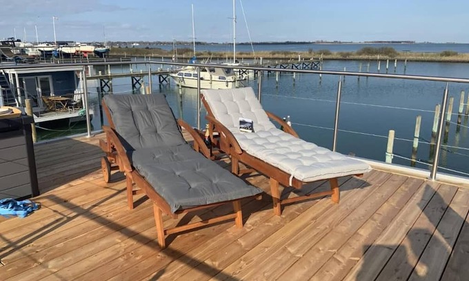 Kragenæs Boat Rental | Hausboot Moby Chic für 5 Pers. mit Großer Dachterrasse in Kragenæs auf Lolland