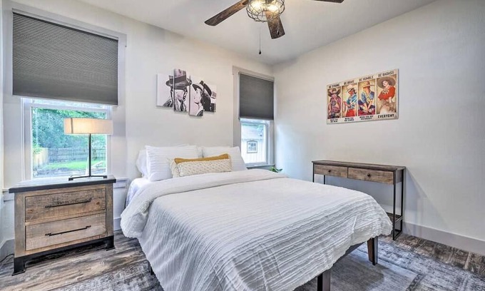 Fredericksburg House | Casablanca Cottage - Walking distance to Main St.