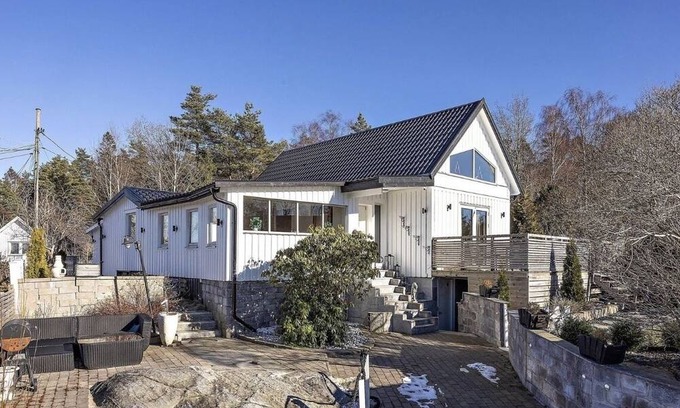 Olofstorp Villa | Mysigt hus med Jacuzzi i Olofstorp