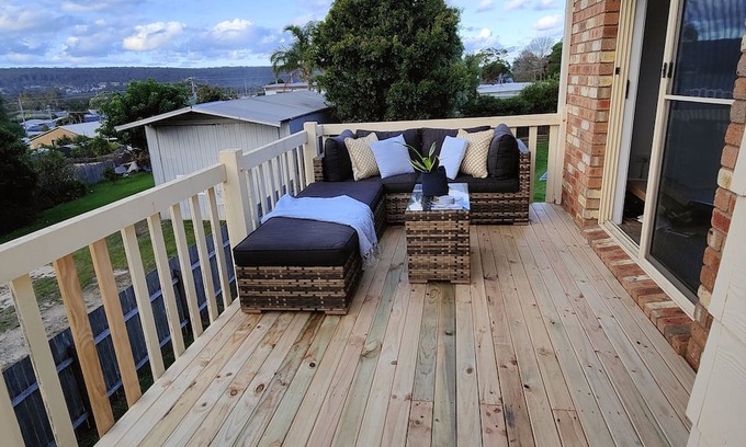 Eden House | Easy Walk to Beach & Town, pet friendly with SUPERHOSTS