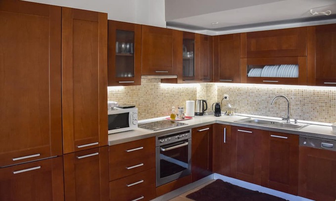 Gastouni Apartment | Kiki’s 3BD apt. with Citrus Garden & BBQ