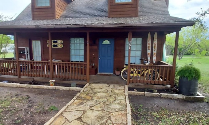 Spicewood House | Quiet Lake Travis retreat w/ pools, tennis, pickleball, lake access, shaded yard