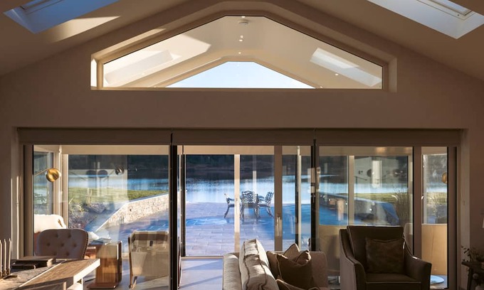 Maam Cross Cottage | beautiful lakeside cottage situated in the heart of connemara