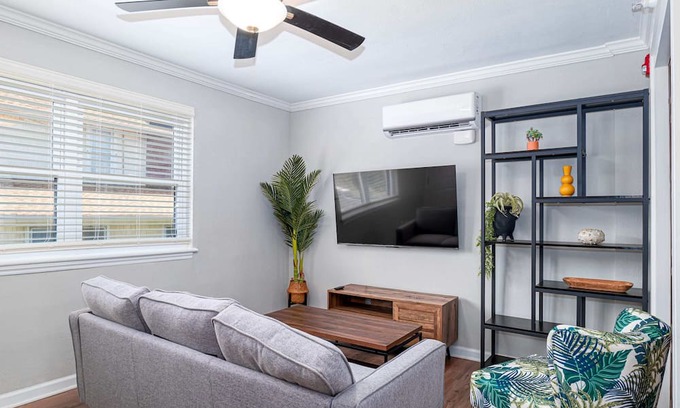 Cottage Line Apartment | The Tide Suite / Direct Beach Access