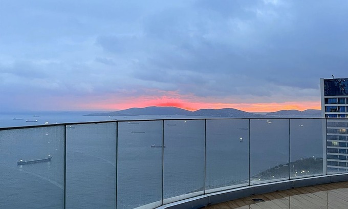 Kartal Condo | Spacious condo with skyline view