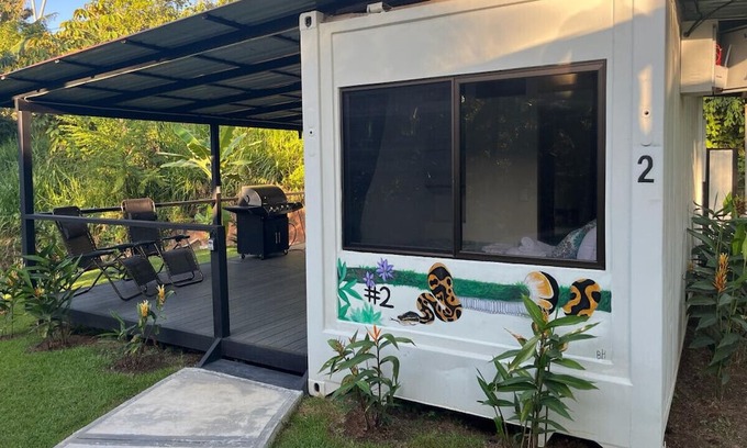 Roble Cabin | 2 Snake-Serpiente Invictus Jungle Villa 2 Queen