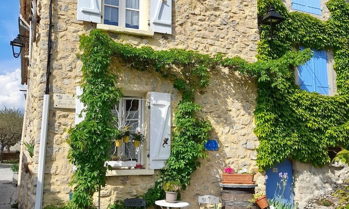 Rochebrune House | Petite Maison de Village en Drôme Provençale