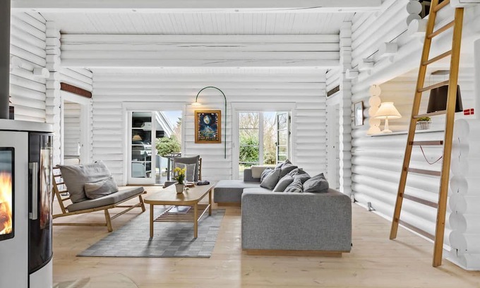 Dronningmolle House | Relax in this beautiful log cabin near the beach.