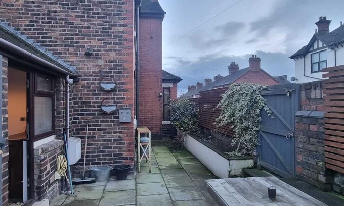 Stoke-on-Trent House | Spacious Home - King Size Bed - Pets - In Oak Hill / Trent Vale